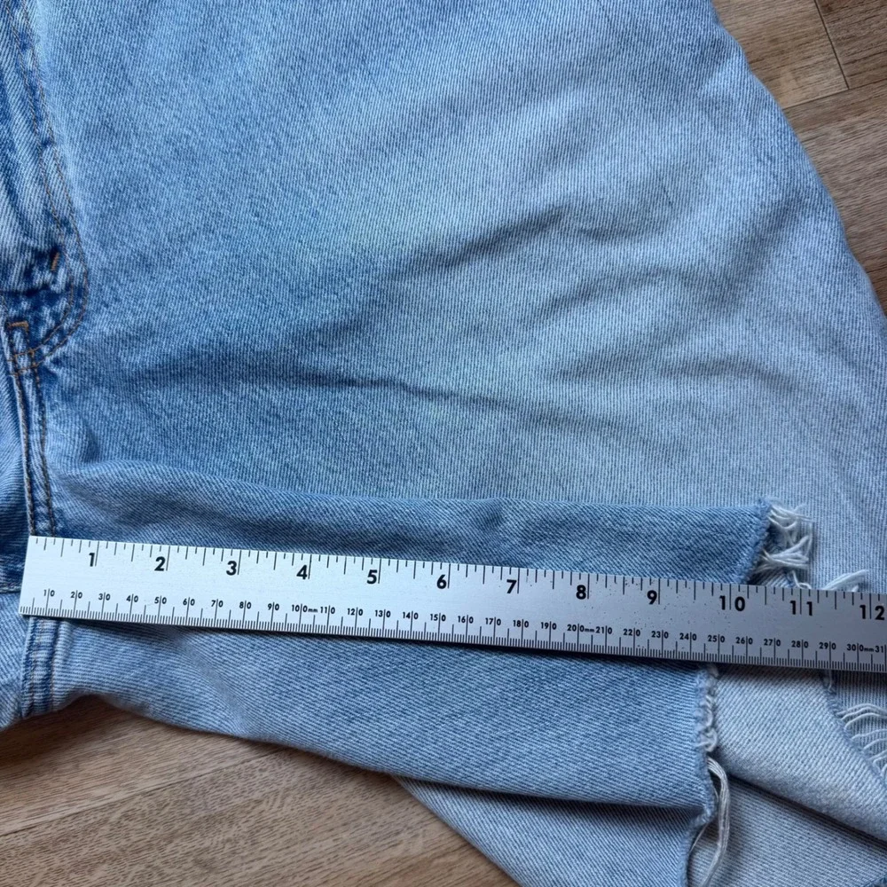 Vintage Levi's 550 Denim Shorts Mens 36 Light Blue Cutoff Relaxed Fit (Tag 40)